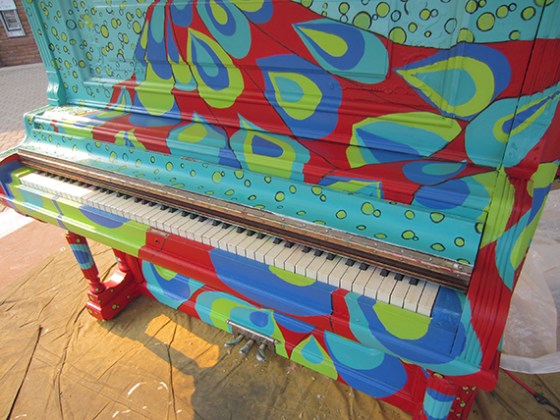 small front with lid partially up